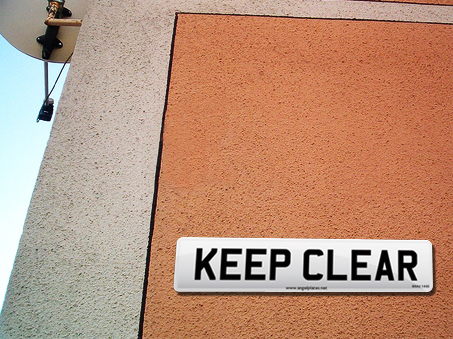 Use Keep Clear Sign Plates for your home